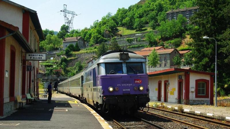 Le Train d'équilibre du territoire en gare de Monistrol d'Allier.