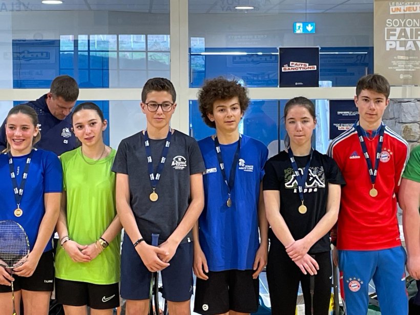 Les élèves du collège Jules Vallès aux championnats départementaux de badminton au Puy