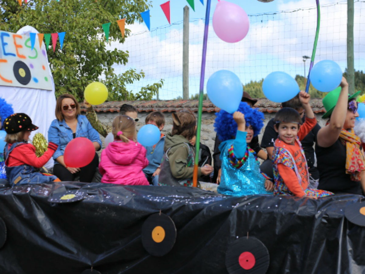 EVE_Fête patronale_char fleuri école EVE_Fête patronale_char fleuri école
