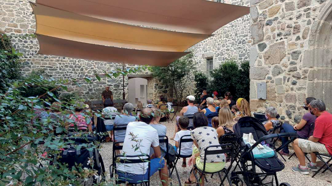 Conte au jardin d'Ebersberg à Yssingeaux Conte au jardin d'Ebersberg à Yssingeaux