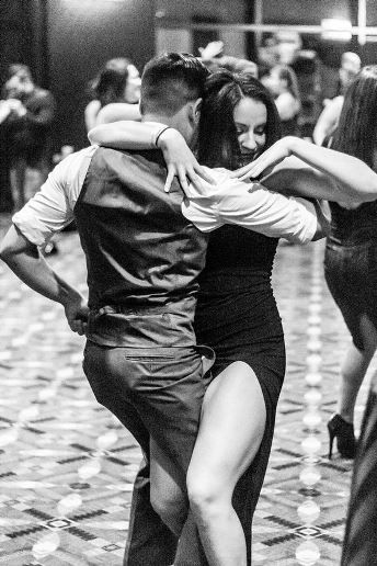 EVE_stage_bachata