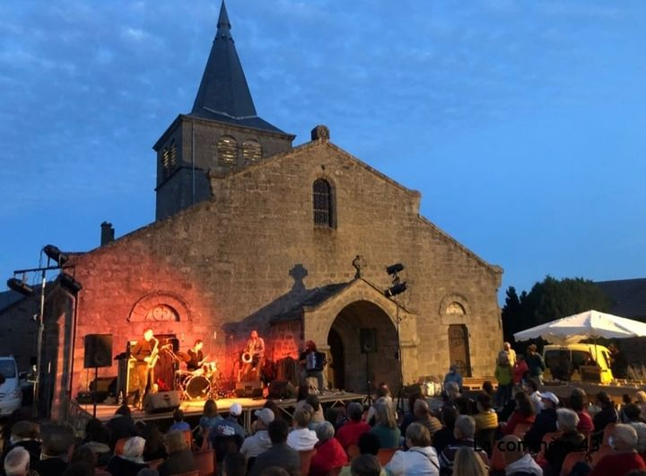 Nuits-Saint-Jeures_Saint-Jeures
