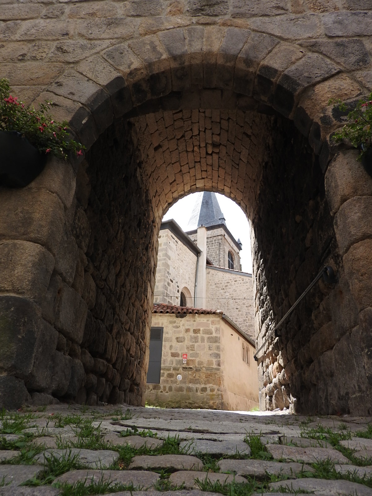 EVE_J.E.P. : Une trilogie vellave : histoire, art et saveurs_Craponne-sur-Arzon
