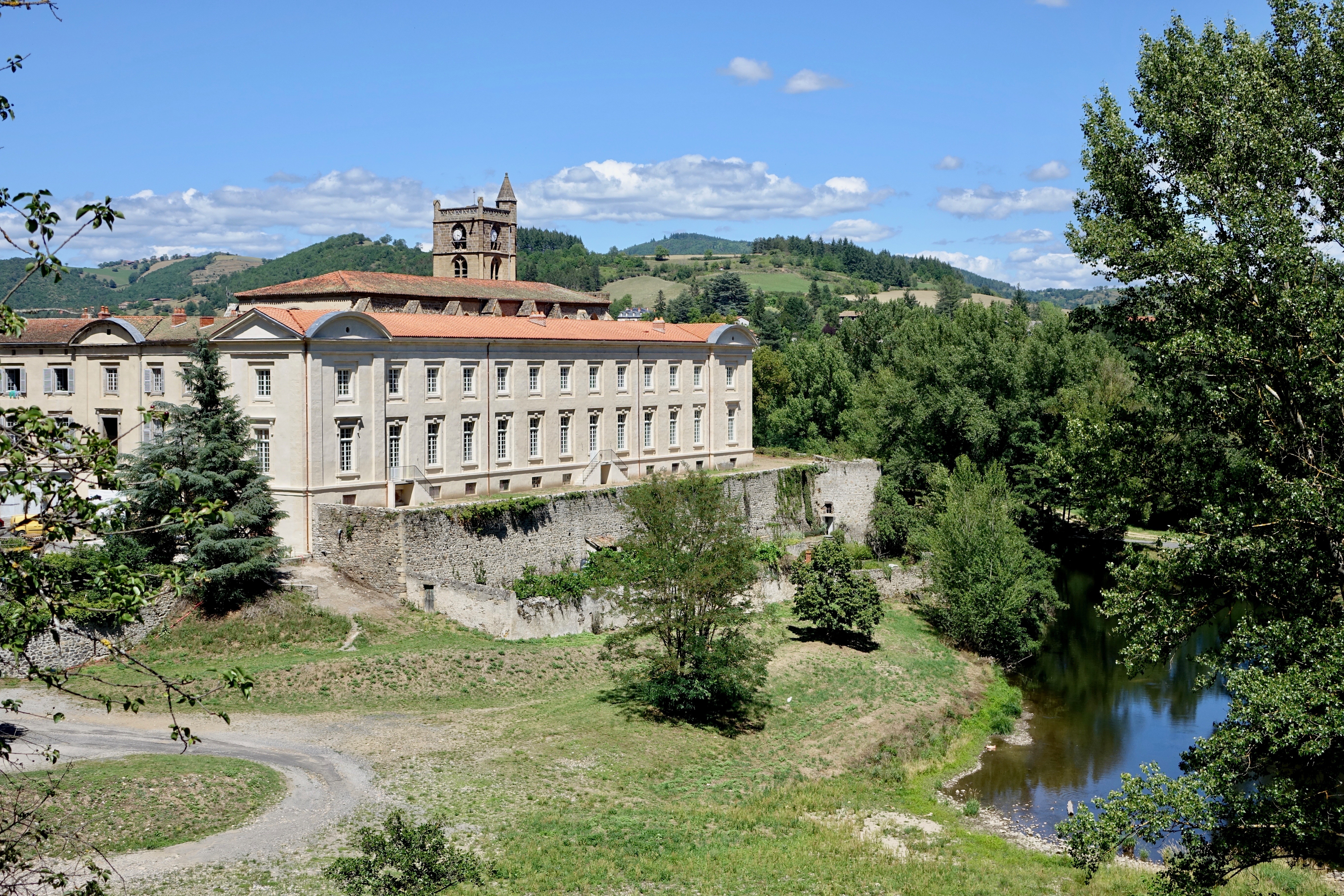 Repas du Millénaire de l'abbaye Sainte Croix  / organisé par l'Apel de l'école Notre-Dame_Lavoûte-Chilhac