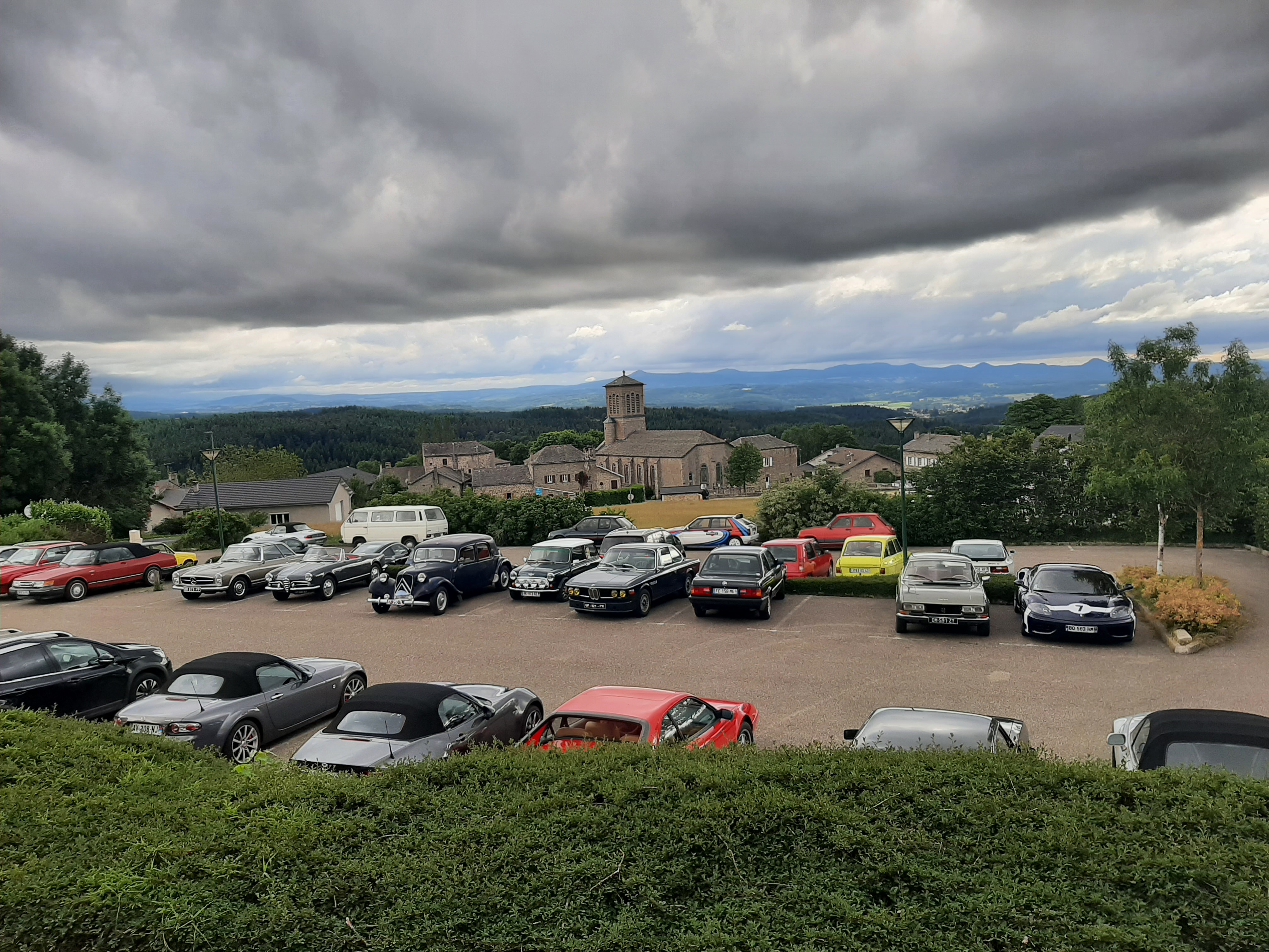 Rassemblement voitures anciennes_Le Mas-de-Tence