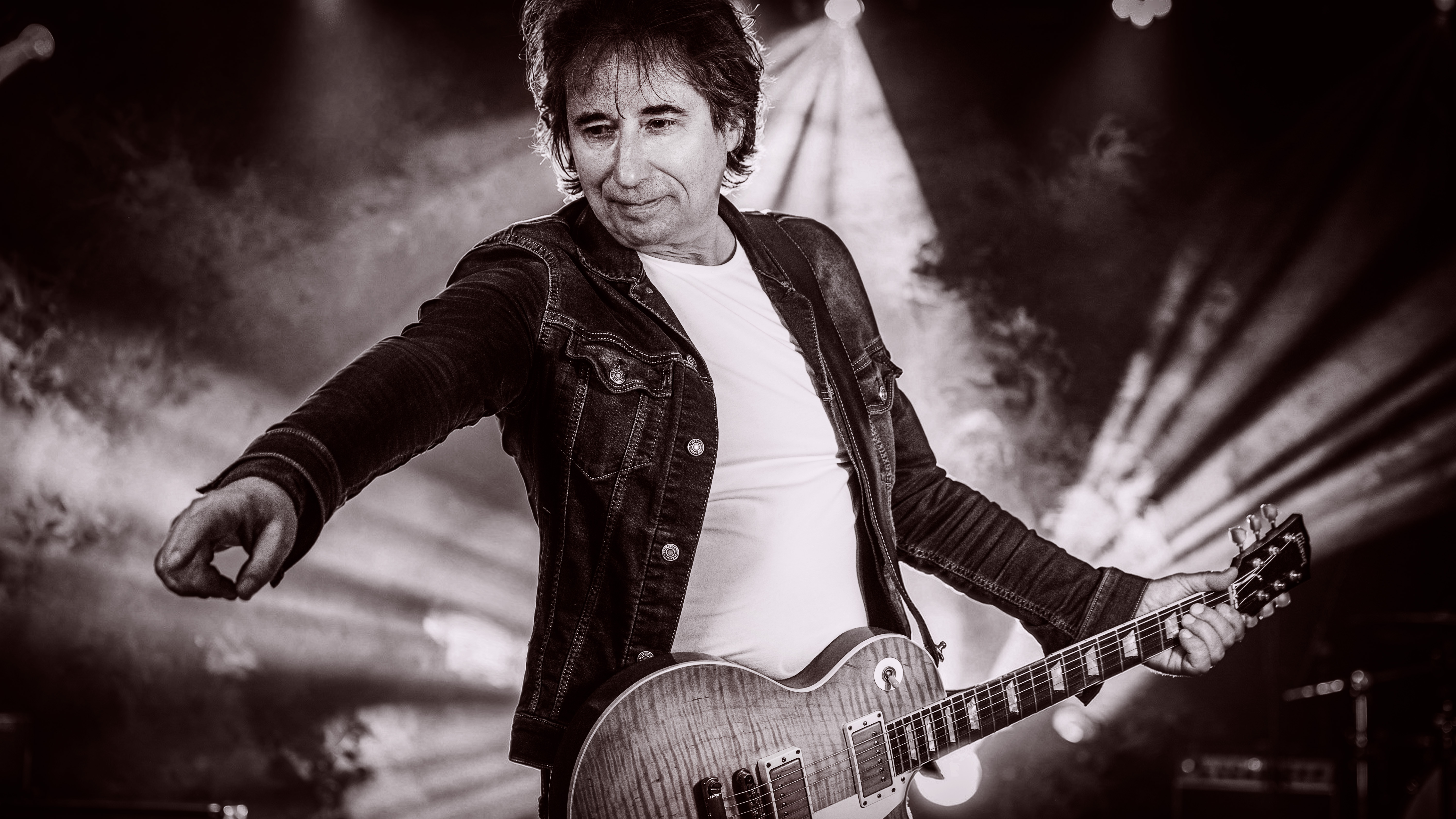 Le chanteur de Motel PIERØ en concert au Puy-en-Velay le 28 octobre