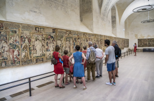 EVE-Visite guidée : cloître, église abbatiale et tapisseries- espace des tapisseries