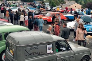 Expo de véhicules anciens_Le Chambon-sur-Lignon