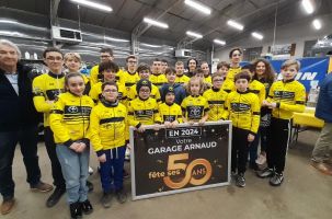 Les jeunes du vélo club du Velay ont posé avec les nouvelles tenues