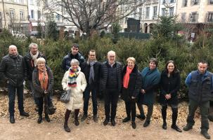 Une partie de l'équipe municipale ponote responsable de l'opération Une naissance un arbre