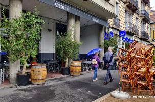 Le Bar Le Central se situe place Michelet au Puy-en-Velay.
