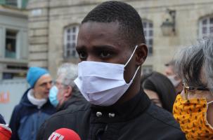Madama a été conduit au centre de rétention de Lyon.