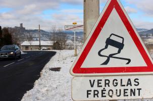 Attention à la neige et au verglas 