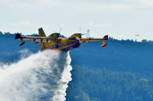 Environ 6 000 tonnes d'eau sont avalées en une poignée de secondes. 