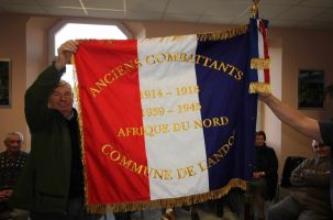 Remise officielle du drapeau à l’Association des Anciens Combattants de Landos 