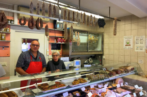 M. et Mme Rabaste tiennent la boucherie rue Pannessac au Puy depuis 1990.