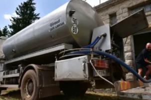 Depuis mai 2022, des camions citernes approvisionnent le village. 