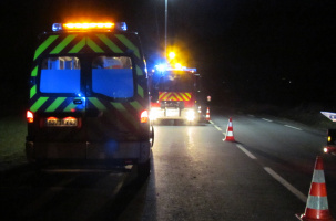 Camion de pompiers sur un accident de nuit