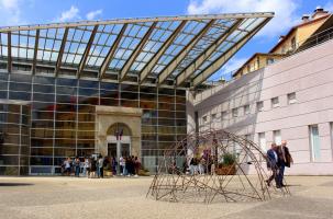 Le collège Lafayette se situe en plein centre-ville du Puy-en-Velay.