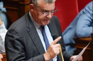 Le député Jean-Pierre Vigier à l'assemblée nationale. 