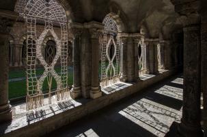 Les Passives, par Delphine Ciavaldini au Cloître de la cathédrale du Puy-en-Velay