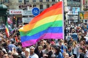 Le drapeau arc-en-ciel, symbole de la communauté LGBT
