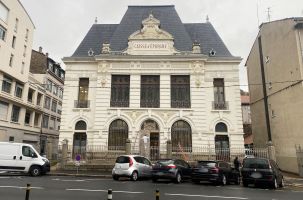 Diagnostics des pathologies médicales et chirurgies oculaires seront procédées.