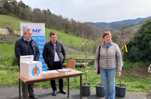  Signature de la charte par Bernard SOUVIGNET, Président de l'AMF43 et Frédéric Gravière, directeur Orange Haute-Loire