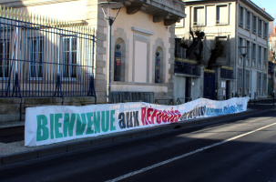 Une journée internationale de soutien aux migrants organisée par RESF 43. 