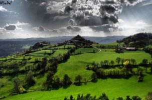 La Haute-Loire, un trésor à ciel ouvert (Ici, Servissac, prise de la grotte du loup).