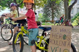 Une centaine de personnes a participé à la Vélorution le 12 juin au Puy-en-Velay.