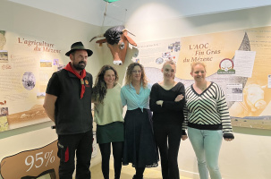 Bernard Bonnefoy (président de l'AOP), Solène Tsitos (animatrice de l'AOP), Laurence Prévost (Maire du Lac d'Issarlès), Angélique Prat et Alison Salat (animatrices de l'AOP). 