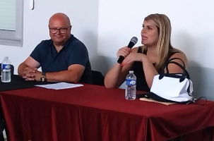 Les deux intervenants répondent à de nombreuses questions sur les assistants familiaux.