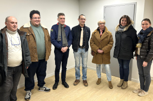 Laurent Barbalat (avec la cravate) aux côtés des élus et des partenaires du projet. 