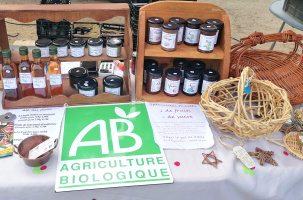 L'attribution du label AB est faite par l'Agence Bio pour les agriculteurs très bio. 