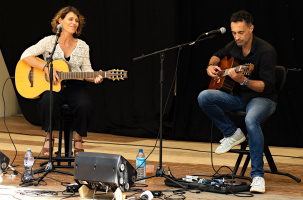 "Bulle" en plein concert lors du festival Loir'en Zic, dans la cité brivoise.  