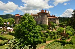 Le château de Chavaniac dans toute sa splendeur.