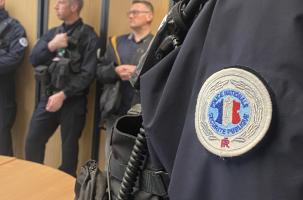 Avant chaque intervention d'ampleur, les forces de sécurité sont briefées. 