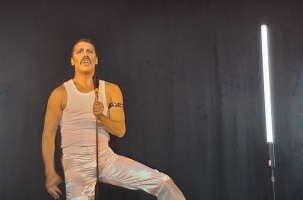 Comme le King, le chanteur de Queen est toujours de ce monde. 