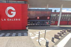 Près de 900 m3 d'eau ont investi la galerie marchande du Carrefour de Vals. 
