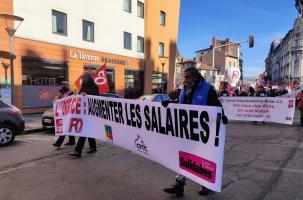 Plus de 600 personnes ont manifesté pour les salaires au Puy.