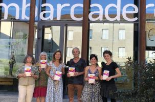 Les nouvelles responsables du Centre culturel l’Embarcadère et les bénévoles de La Barque et Cécile Gallien