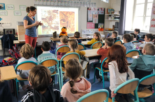 Aurore Treille, experte sur la vie des abeilles