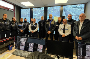 Elus et policiers municipaux pour présenter le centre de supervision urbaine