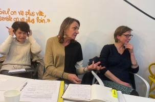 Les assos Jalmalv (à gauche) et Alliance Vita (à droite) autour d'Isabelle Valentin.