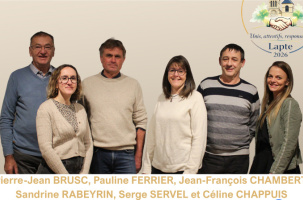 Sandrine Rabeyrin (au centre), capitaine de la liste nouvellement créée à Lapte.