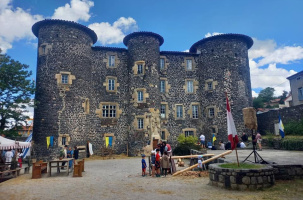 L'impressionnant château du Monastier-sur-Gazeille.