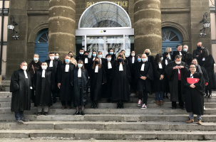 Les magistrats du Puy sur les marche du Palais de Justice.