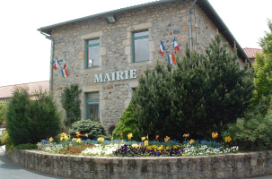 La mairie de Saint-Germain-Laprade, théâtre de vives tensions. 