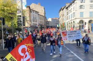 Le cortège en train de descendre le Bd Saint-Louis pour terminer sur la place du Breuil. 